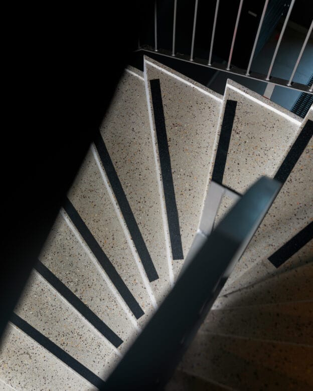 Halkskyddstejp MOOSE GRIP – Halksäker tejp 15m - 25mm och 50mm - Easy wash & Medium grit