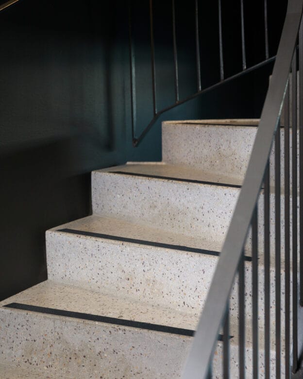 Halkskyddstejp MOOSE GRIP – Halksäker tejp 15m - 25mm och 50mm - Easy wash & Medium grit