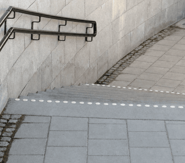 Kontrastmarkering HÅGA - kontrastprickar i termoplast för betong och asfalt - Utomhusbruk