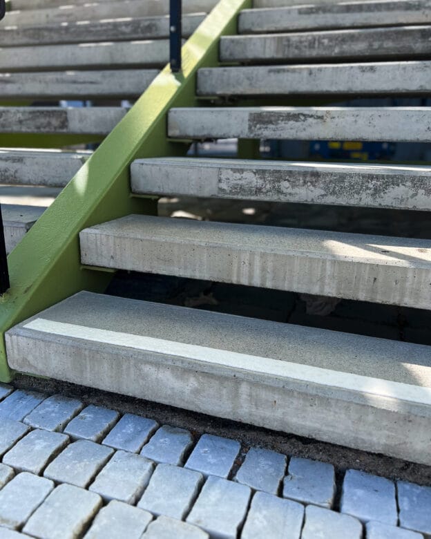 Kontrastmarkering HÅGA - kontrastprickar i termoplats för betong och asfalt