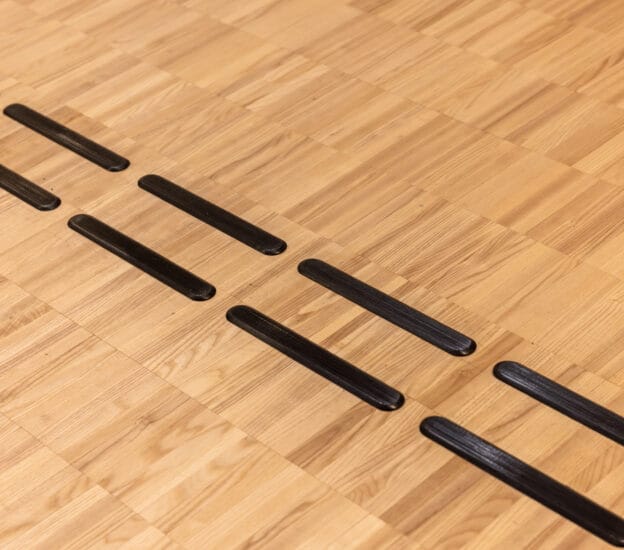 Ledstråk SVARTBÄCKEN - Svart rostfritt stål - Taktila ledstavar och stoppmarkeringar